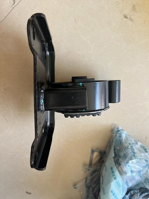 Pad de garra del motor Geely negro para la caja de cambios y la manga de goma para fijar el motor