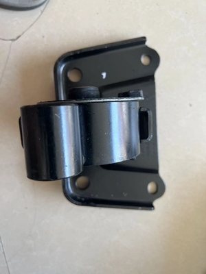 Pad de garra del motor Geely negro para la caja de cambios y la manga de goma para fijar el motor