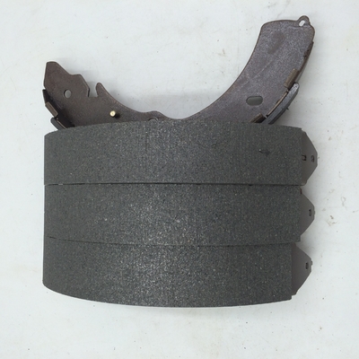 Pads de freno traseros de cerámica de carbono altamente recomendados para reparación y reemplazo de automóviles