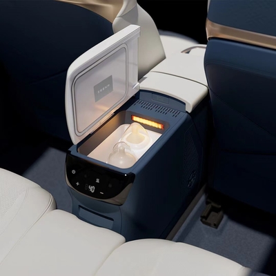 2023- Año ZEEKR X SUV 23.04- Refrigerador de coches de la isla media con triple temperatura controlada