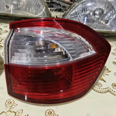 Lámparas traseras LED de plástico para BYD S6 Soluciones de iluminación exterior e interior de color rojo blanco