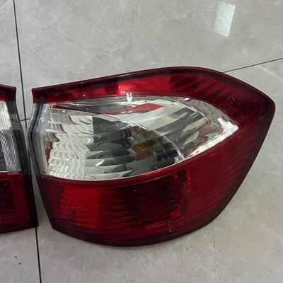 Lámparas traseras LED de plástico para BYD S6 Soluciones de iluminación exterior e interior de color rojo blanco